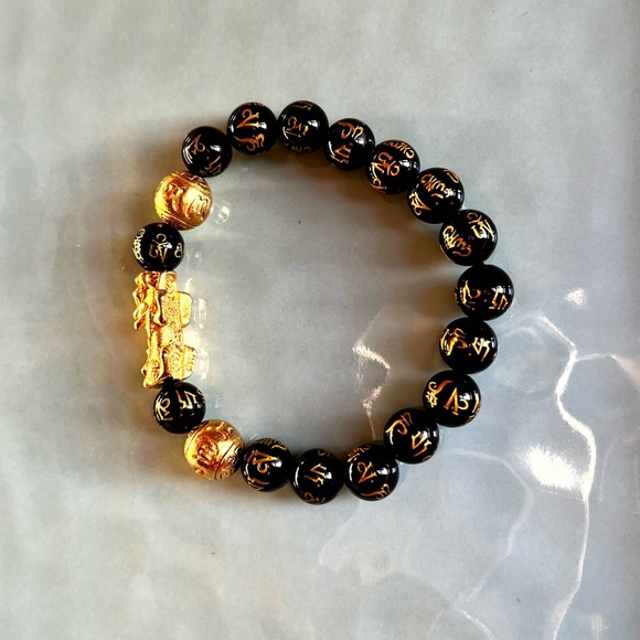Pixiu Good Luck Unisex Bracelet Black & Gold, Stretchy. NWOT. - Picture 1 of 7
